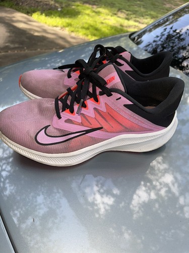 NIKE Womens Quest 3 Lightweight Lace up 