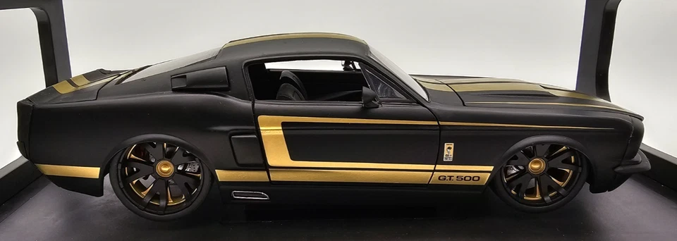 Jada Toys 1967 Ford MUSTANG Shelby GT-500 Coupe Matt Black/Gold 1:18 - Image 4 of 4