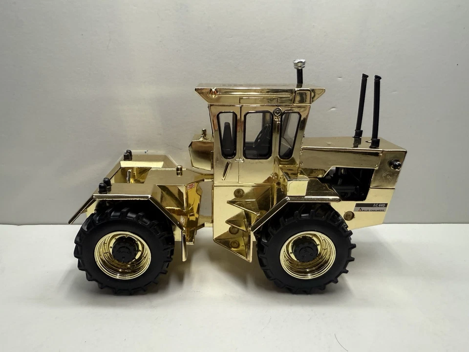1/32 Ertl Allis chalmers 440 Tractor Gold Chase - Image 2 of 4