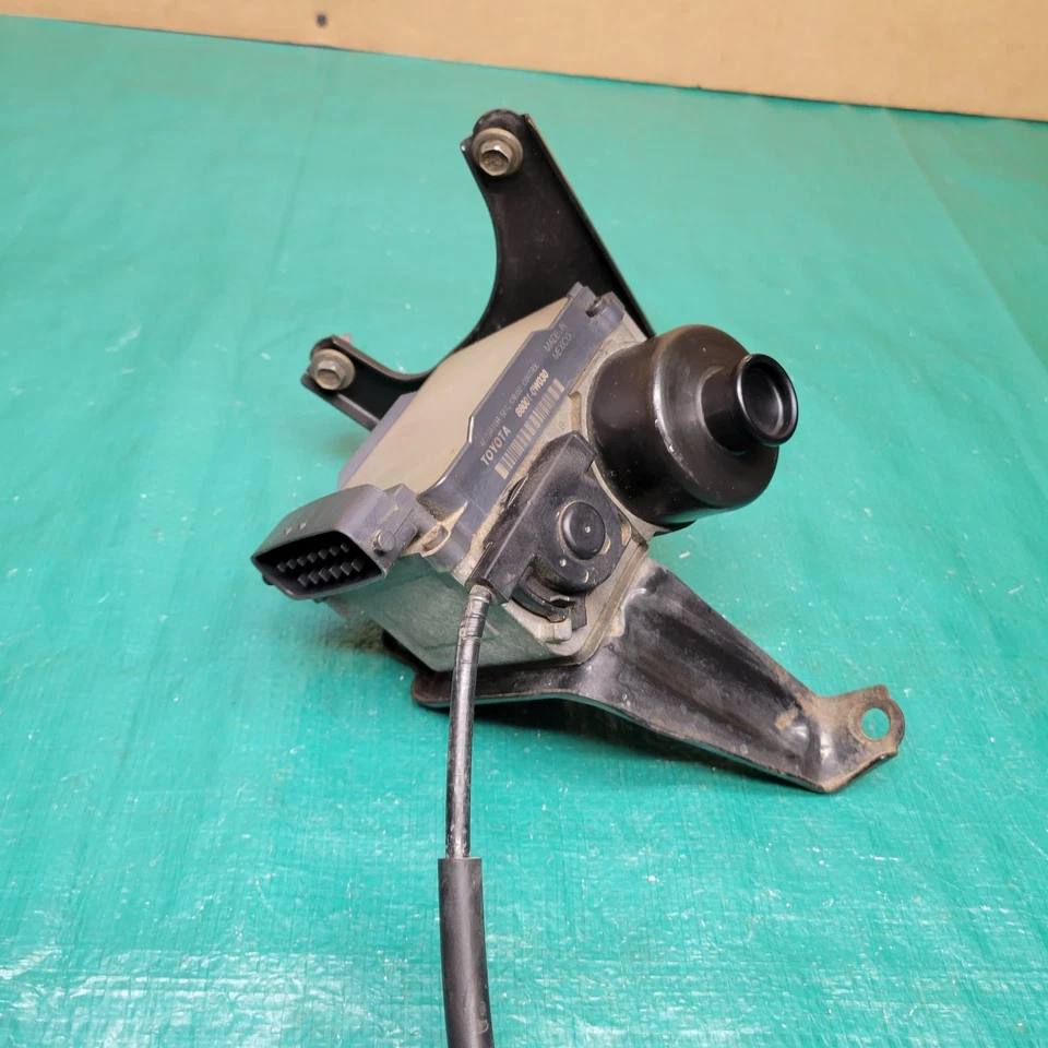 Módulo actuador de control de crucero Toyota 4Runner 1999-2000 OEM 88001-0W030 Foto 2 de 4