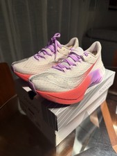 New Saucony Womens ENDORPHIN PRO 4 Color White Crocus Size 6