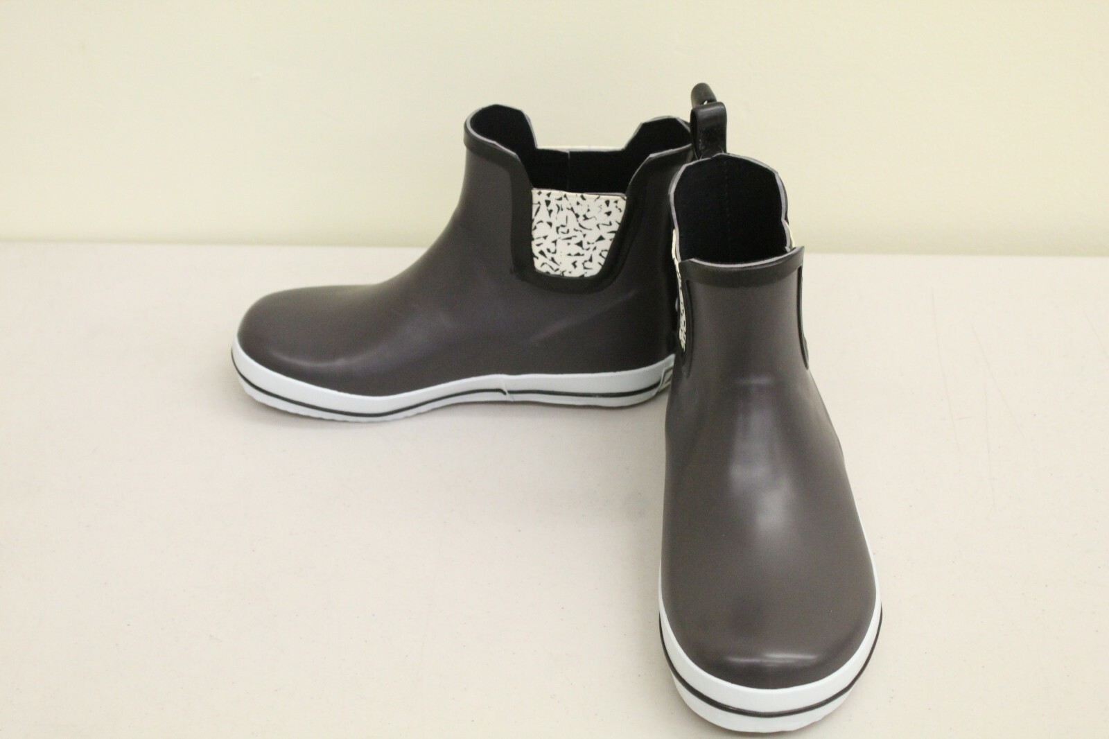 ugg aviana chelsea boot
