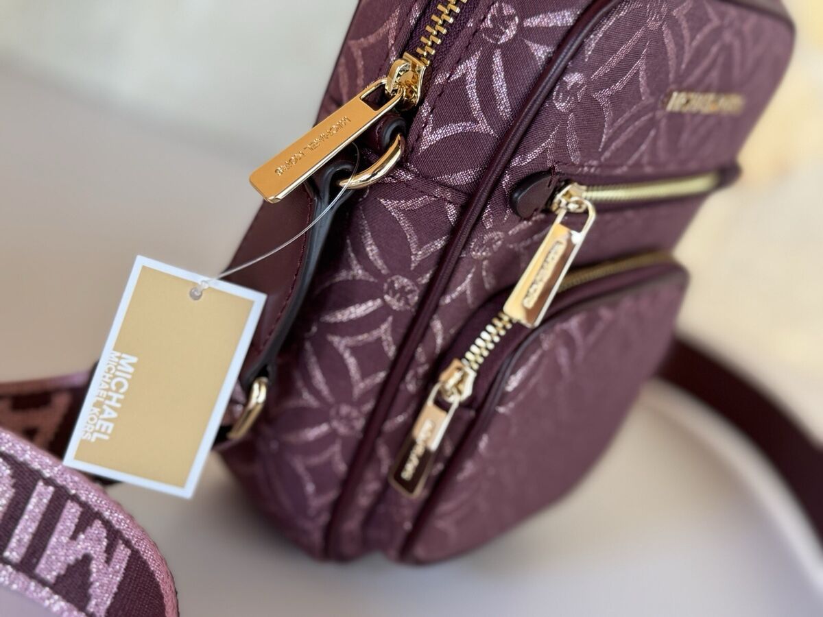 MICHAEL KORS JET SET ITEM MDCROSSBODY FLIGHT BAG GRAPHIC MICHAEL KORS JET SET ITEM MDCROSSBODY FLIGHT BAG GRAPHIC