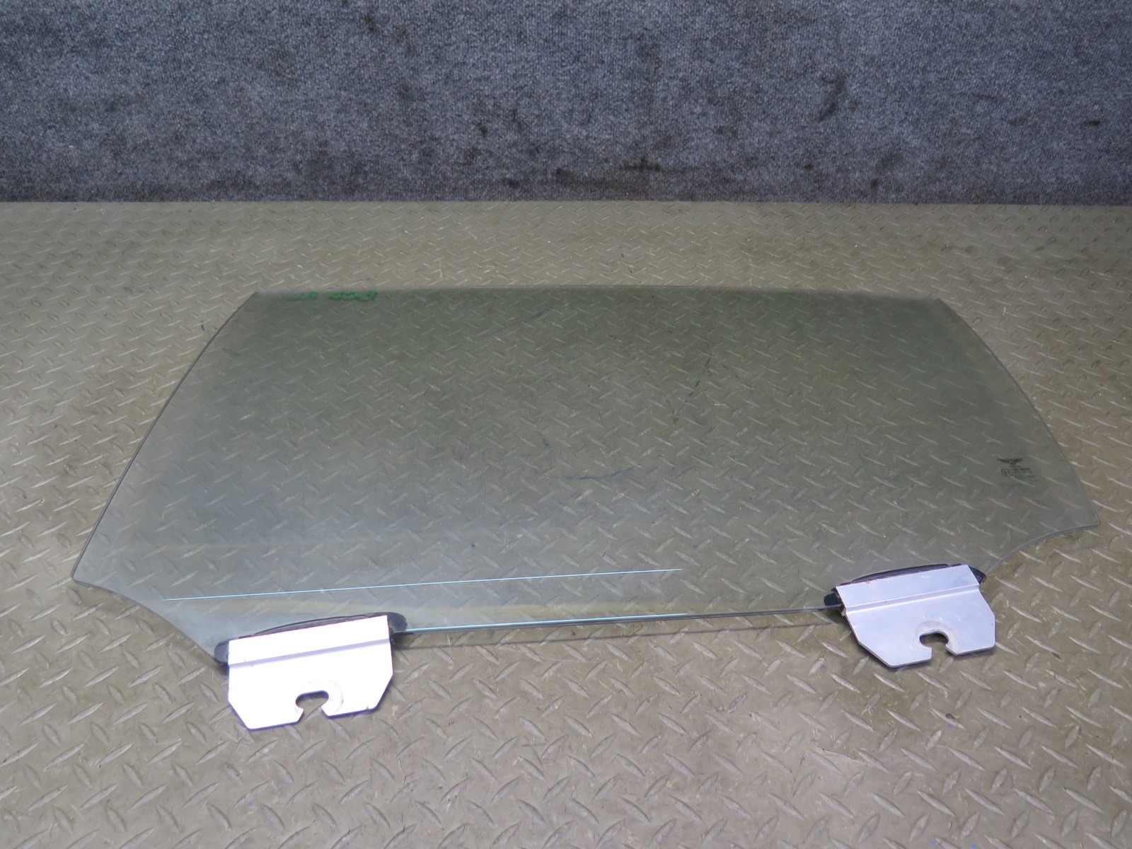 06-12 BENTLEY CONTINENTAL FLYING SPUR REAR LEFT DRIVER SIDE DOOR GLASS WINDOW