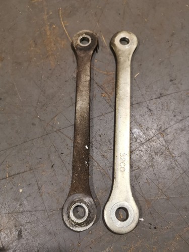 Suzuki GSF400 (GK75B) Umlenkung Strebe Schwinge Federbein Umlenkhebel