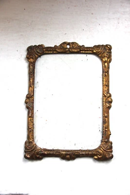 Petit cadre avec vitre en laiton doré. 13.4 x 10 cm - Photo 1/4