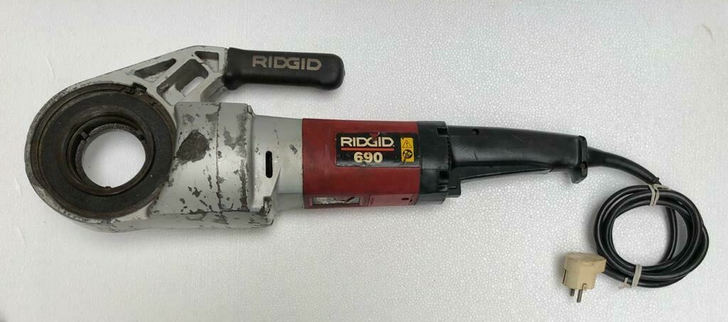 RIDGID 690 HAND HELD PIPE THREADER 