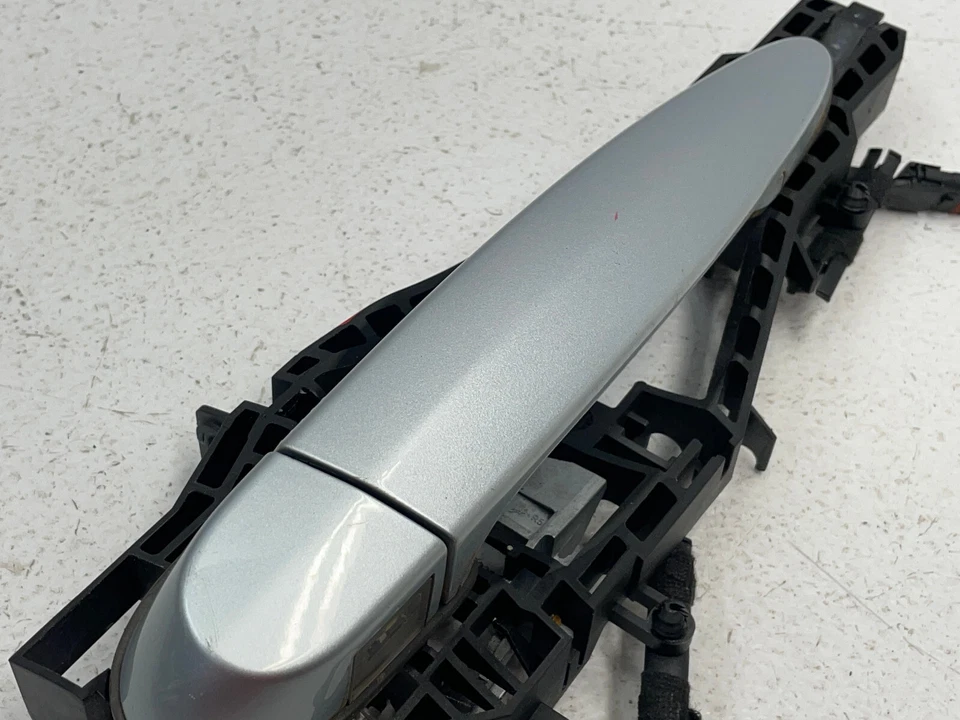 15 16 17 BMW M4 F82 delantero derecho pasajero exterior manija plateada 1525 OEM Foto 4 de 4