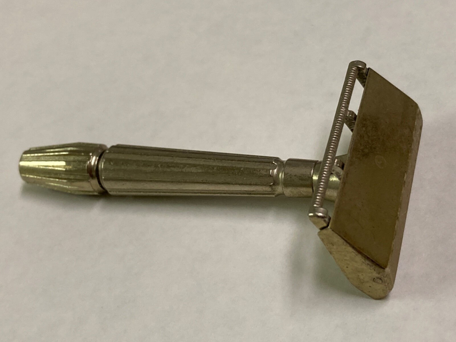 GEM Micromatic Bullseye Vintage Single Edge Safety Razor w/ cardboard blade OLD