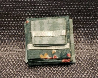 VINTAGE ARTISAN MADE SET OF BED SHEETS FOR MINIATURE DOLLHOUSE OR ROOMBOX 