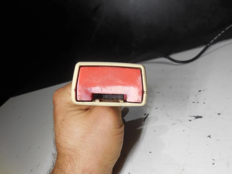 Hebilla del cinturón de seguridad delantero 2158600369 03-06 Mercedes Benz R230 SL600 SL500 SL55 Foto 4 de 4