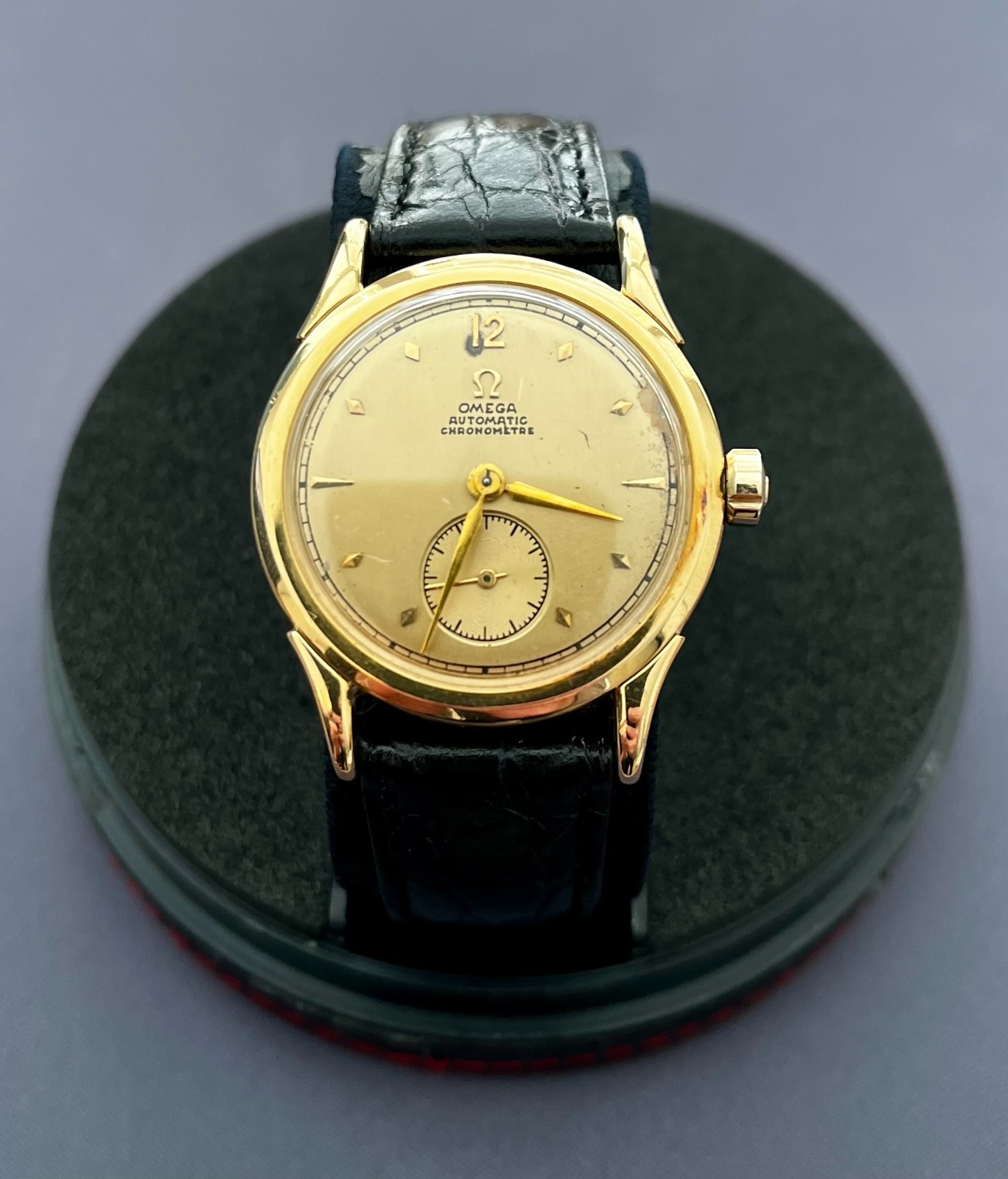 Omega Automatic Chronometre 2499 Bumper Watch - 18k Gold 33mm w/ Champagne Dial 