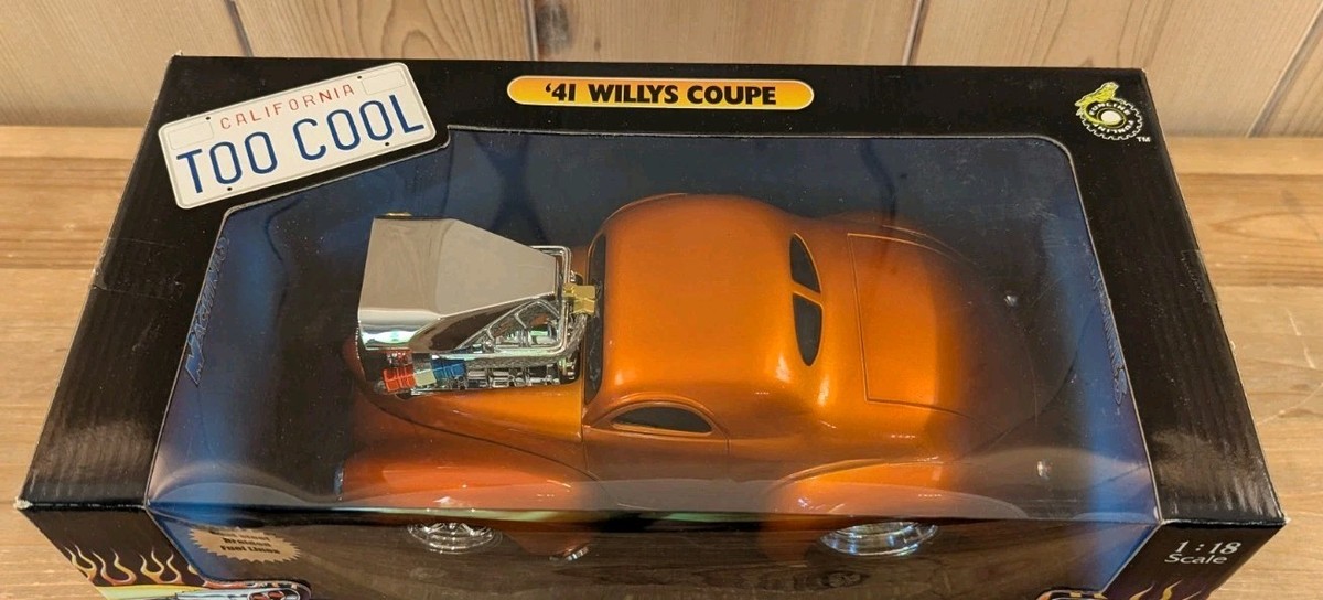 Muscle Machines 1/18 - 1941 Jeep Willys Coupe - Burnt Orange