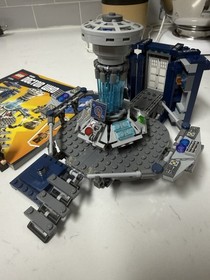 LEGO Ideas: Doctor Who (21304) W/Minifigs and Instructions (No Fez)