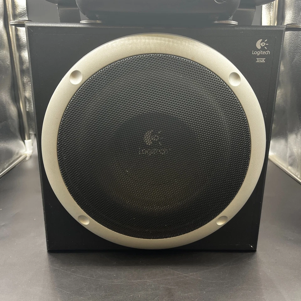 Logitech Z-560 Surround Sound System 5.1 THX Certified -Clean & Working - Image 2 of 4