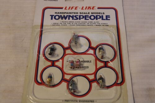 HO Scale Life-Like, Package of 8 Townspeople Figures, #1129 BNOS - Picture 3 of 3
