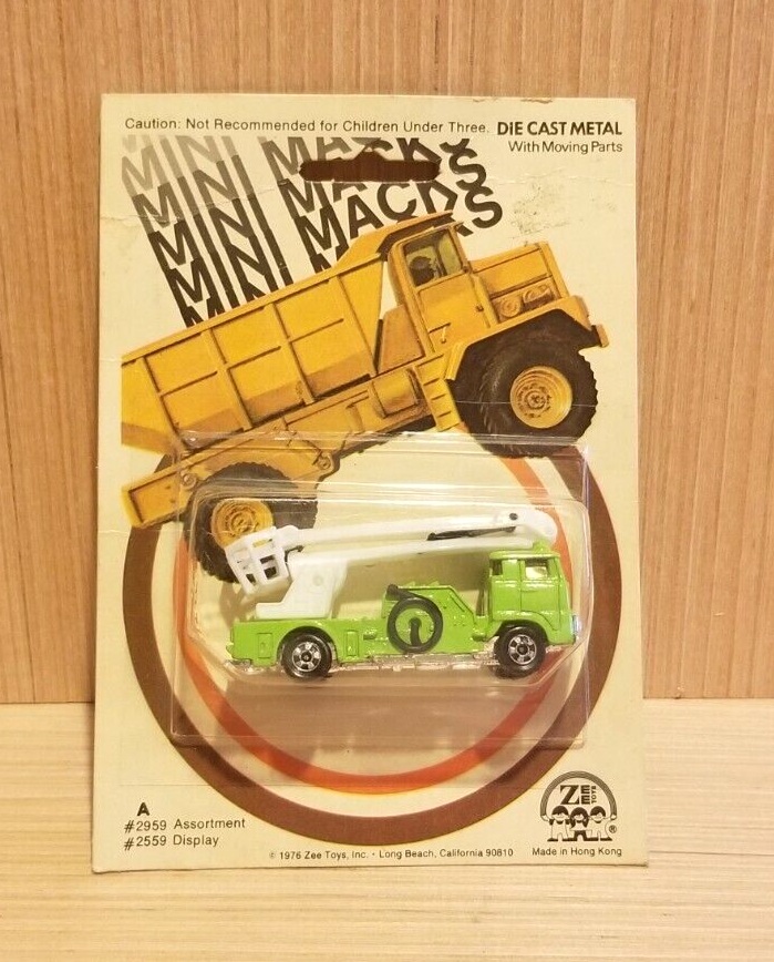 Vintage 1978 ZEE TOYS Mini Macks Lime Green Die-Cast Fire Engine Truck on Original Card