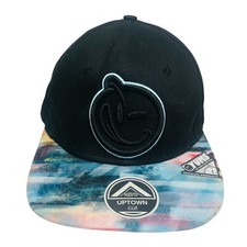 Gorra Already Design Co. Yums negra SnapBack multicolor cara sonriente
