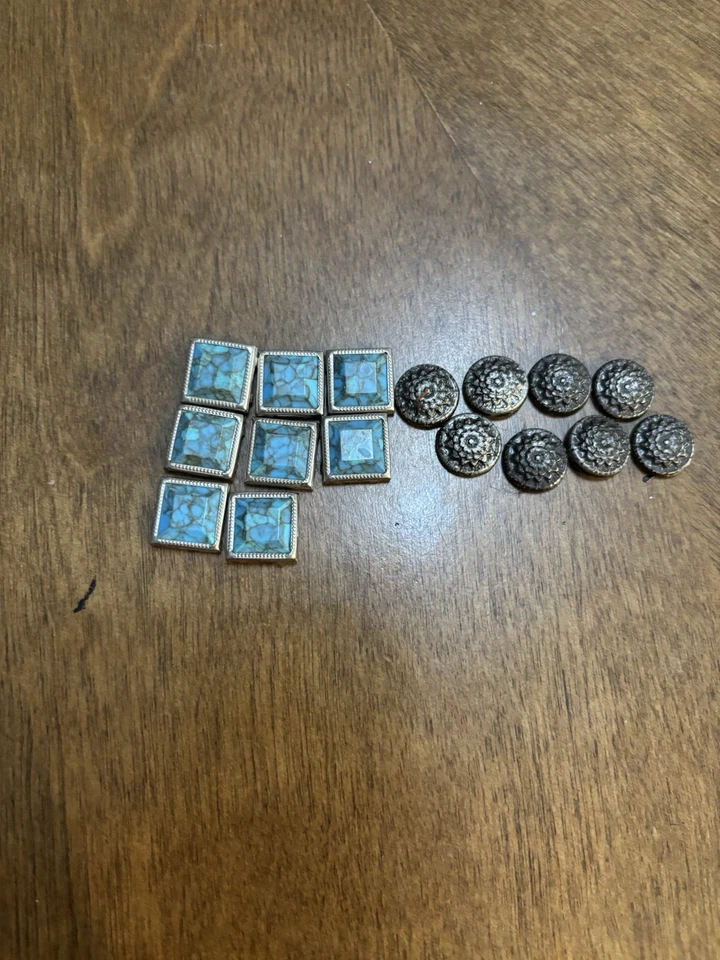 Lote de incrustaciones de turquesa y conchos de metal estilo vintage Foto 2 de 4