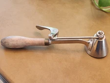 Old Cone Shaped Gilchrist's #33 Ice Cream Scoop - Sz 16 - Wooden Handle