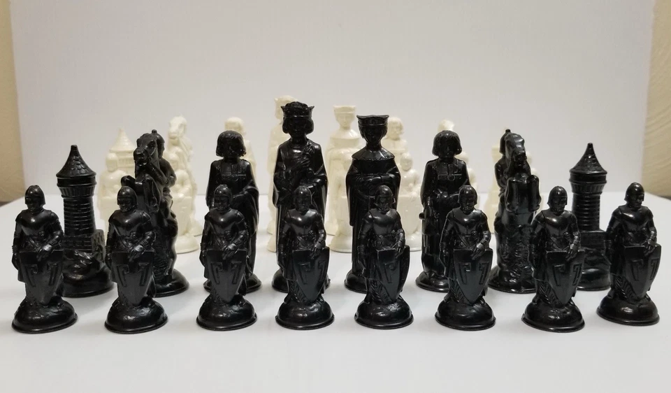ANRI E.S. Lowe Vintage King Arthur Renaissance Chess Pieces Chessmen COMPLETE - Image 3 of 4
