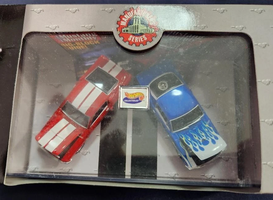 Hot Wheels Mustang Mensal 2-Car CONJUNTO DE MUSTANGS, '67 SHELBY, '65 SHELBY GT MUST - Imagem 4 de 4