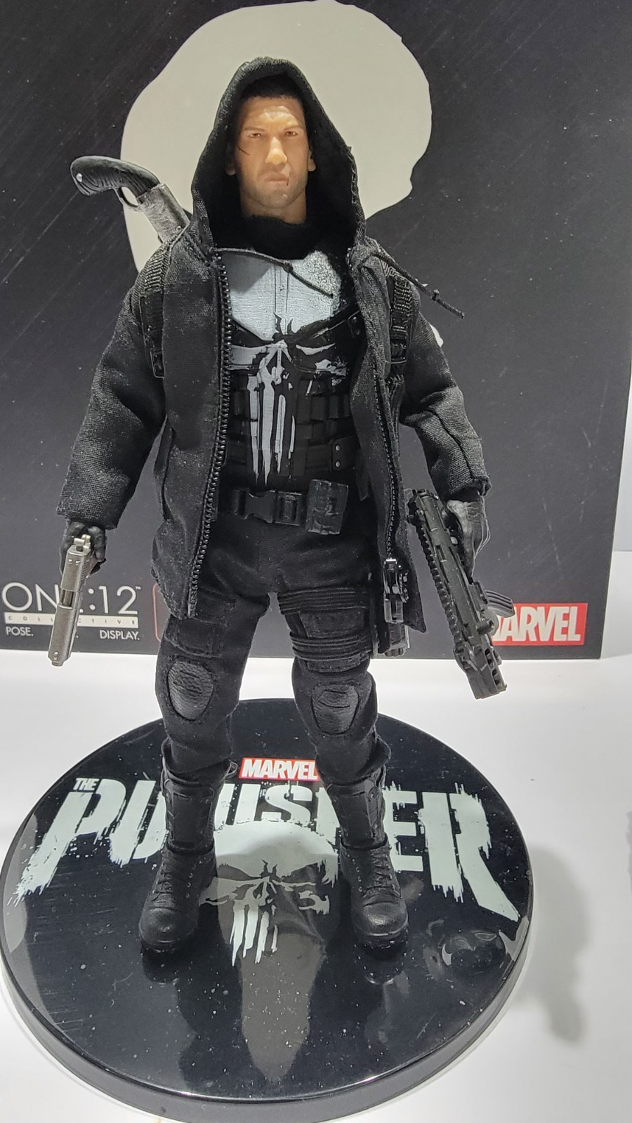 Mezco Toyz Netflix PUNISHER (ULTIMATE EDITION) 1/12 Action Figure