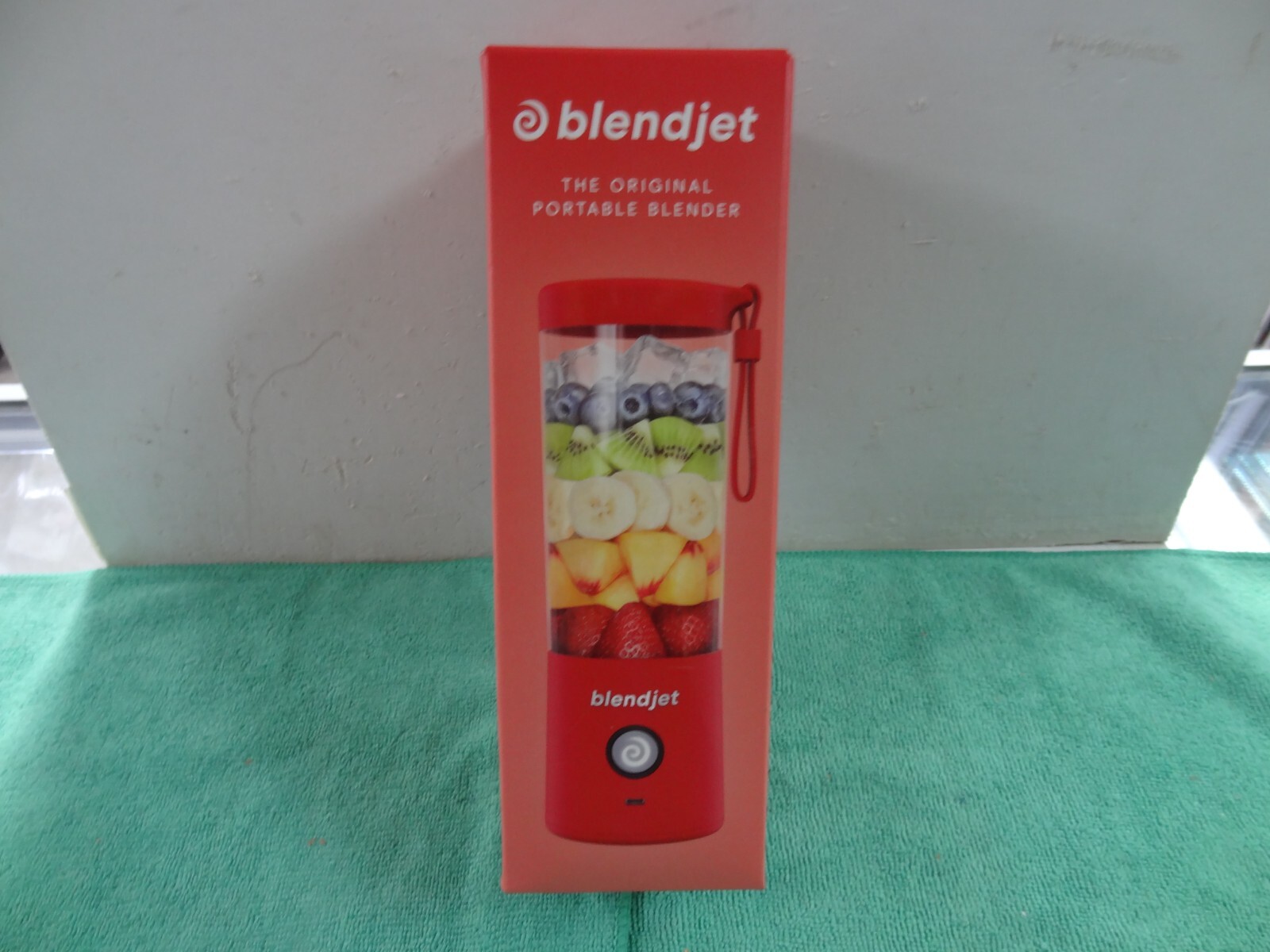NEW (1) BlendJet 2 20oz Portable Cordless Rechargeable Blender