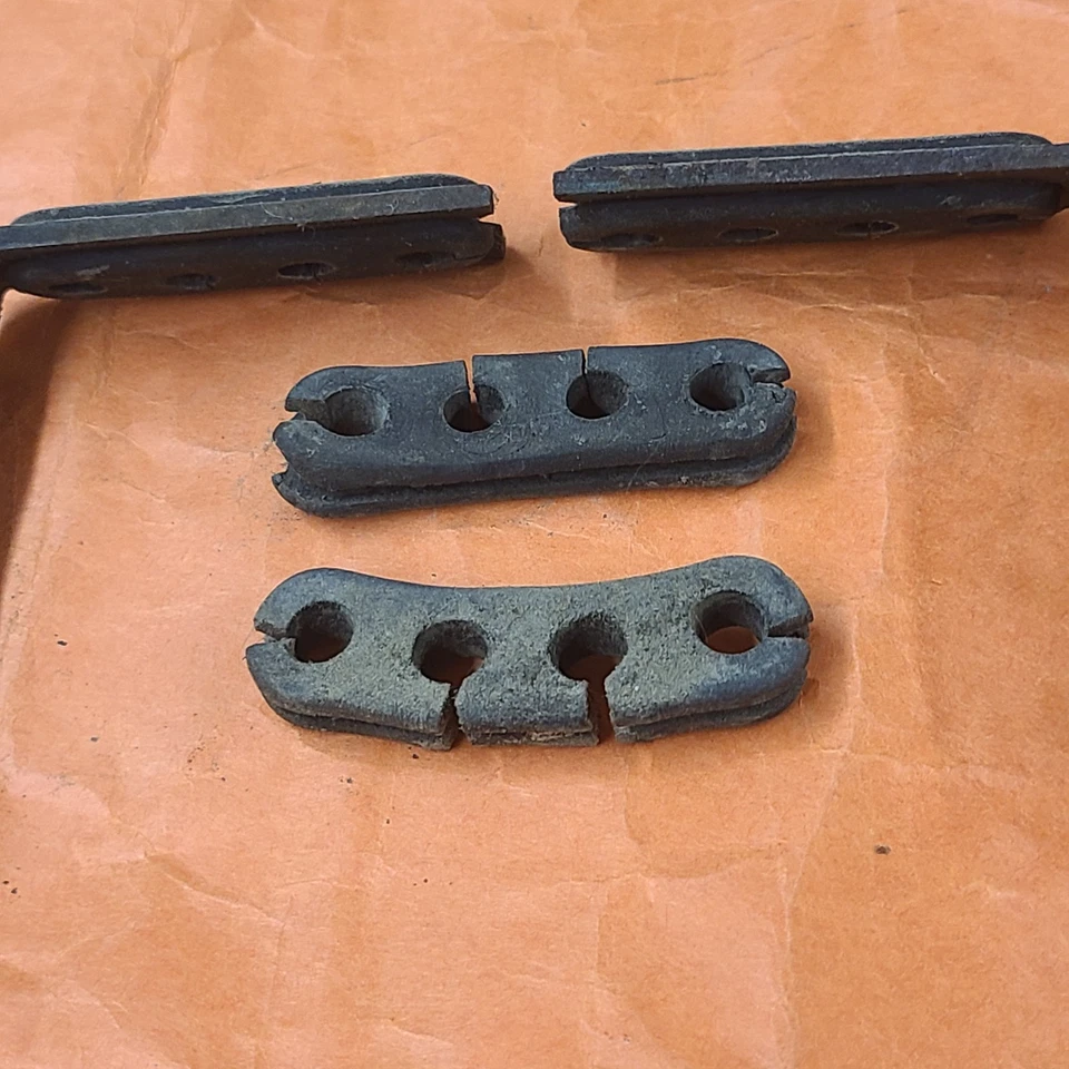 Par de soportes de cable de bujía de motor Buick 1955-1956 GM Special Century GM OEM  Foto 4 de 4