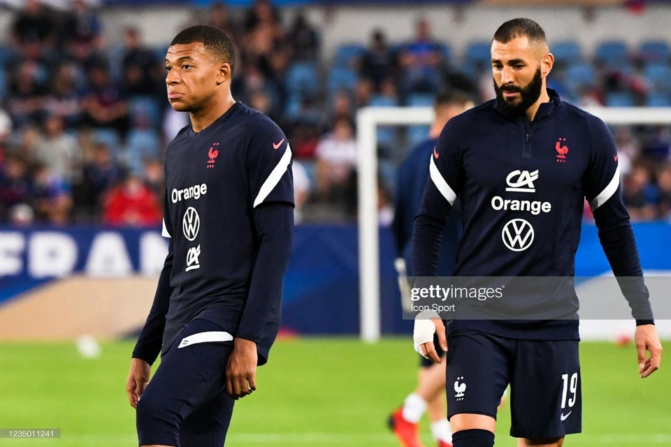 Lot Patch Survêtement Equipe de France Flocage Sponsor Mbappe Griezmann Benzema - Photo 2/2