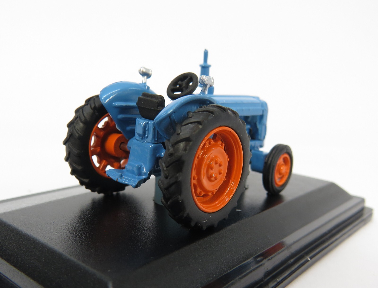 Oxford 1:148 N Gauge Fordson Farm Tractor in Matte Grey