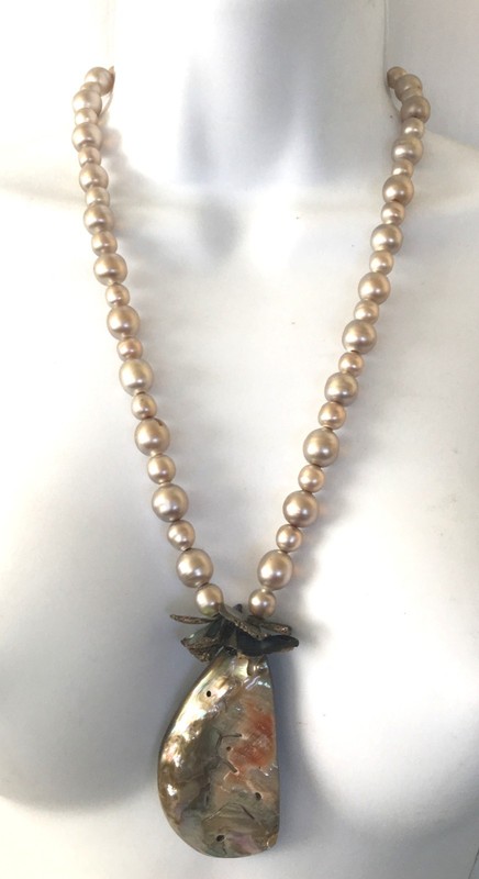 Vintage Faux Pearls Mother Of Pearl Link Chunky Pendant Necklace