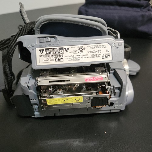 JVC Digital Video Camcorder GR-D70U With Bag Charger Battery Remote Parts Only - Picture 5 of 16