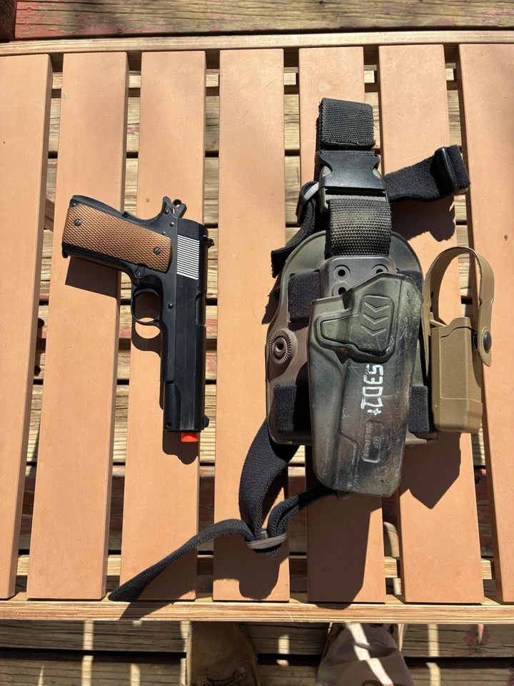 UK Arms M1911 Spring Powered Airsoft Handgun With Holster - Image 2 of 3