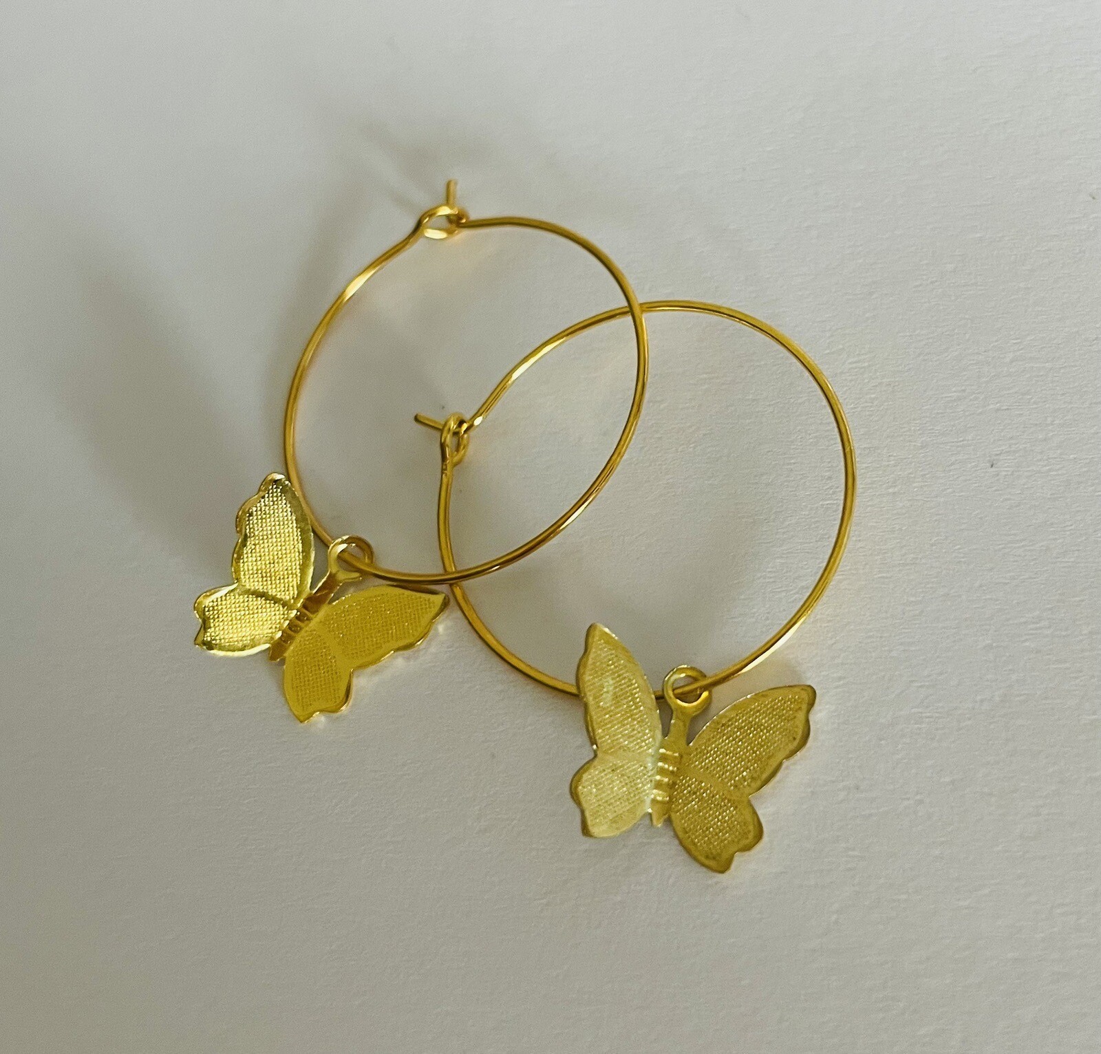 Stylish and trendy earrings for every occasion-image