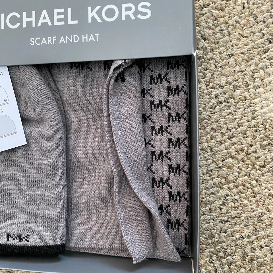 Conjunto de cachecol e gorro de malha Michael Kors cinza e preto US$ 88 masculino tamanho único - Imagem 2 de 2