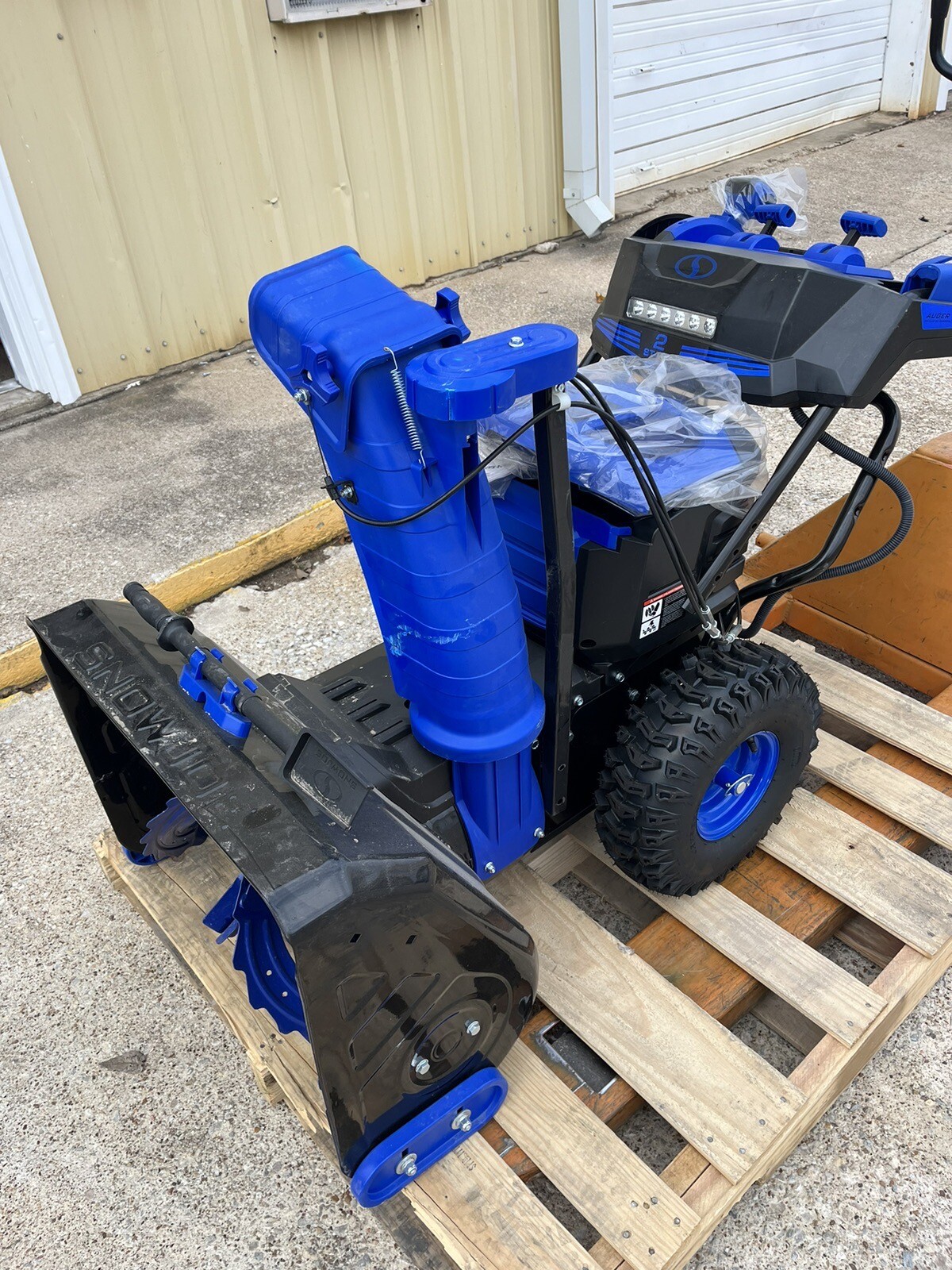 Snow Joe 100V IONMAX 24 in. Cordless DualStage/ Electric Snow Blower