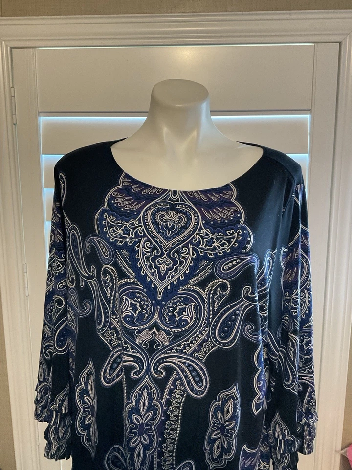 Alfani Women's Blue Long Sleeves V Neck Top With Black Background - Image 2 of 4