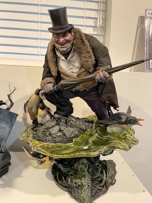 Sideshow Collectibles Penguin Premium Format 1/4 Scale Statue
