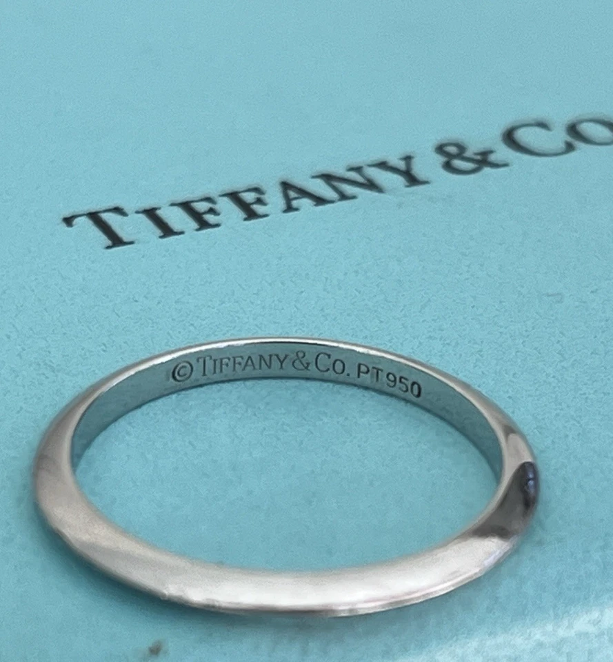 TIFFANY & Co. Anillo de boda platino 2 mm borde cuchillo talla 7 Foto 2 de 4