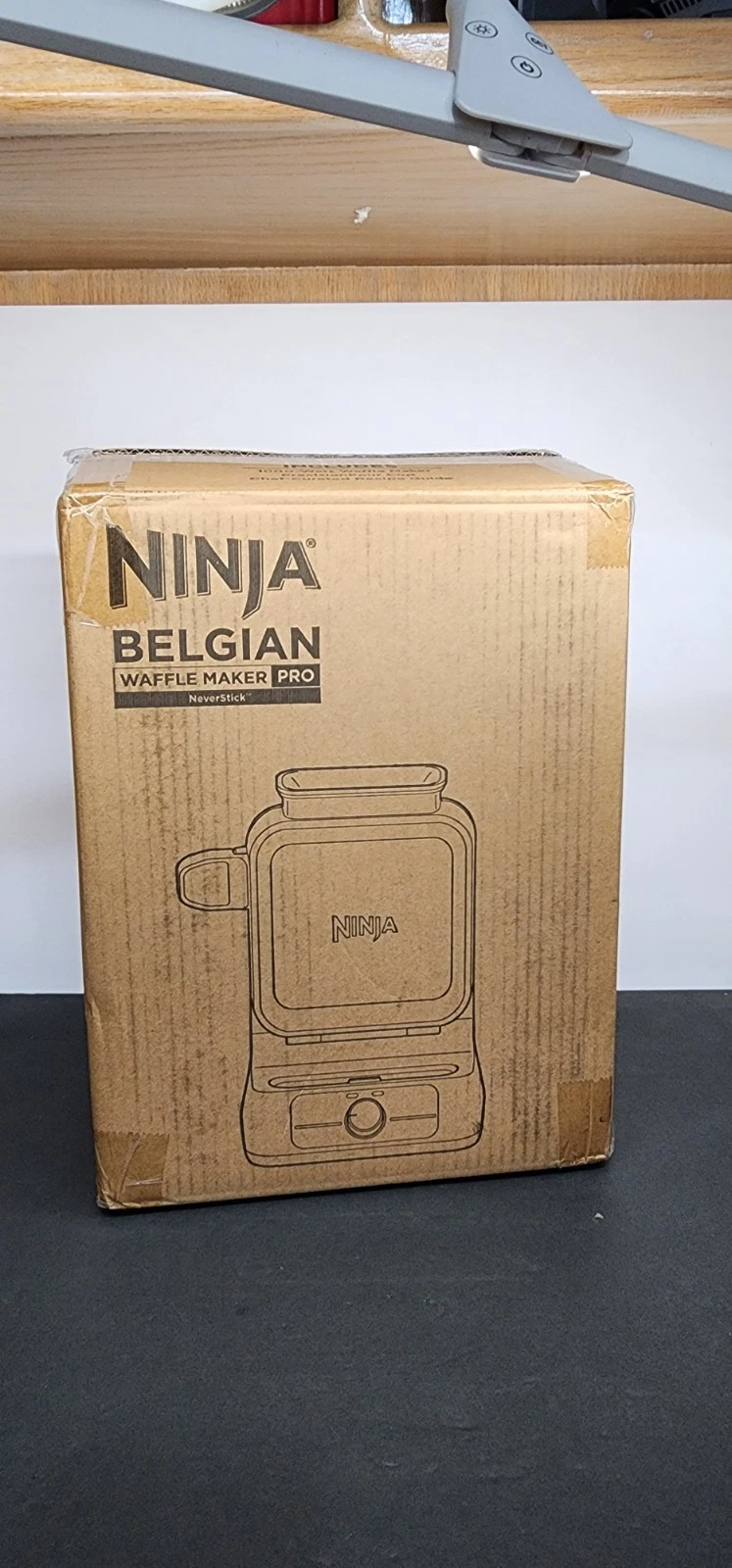Ninja BW1001 NeverStick PRO Belgian Waffle Maker White BW1001QWH