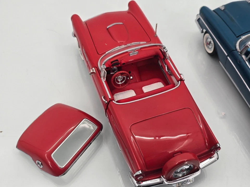 1957 FORD THUNDERBIRD RED 1957 CHEVROLET BEL AIR CONVERTIBLE BLUE DIECAST LOT - Image 3 of 4