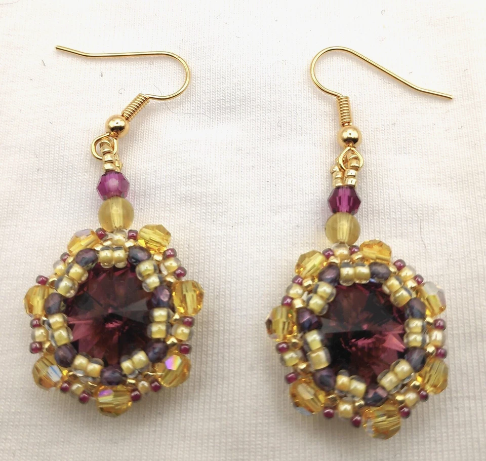 Ohrschmuck in Gelb-Violett mit 18 mm großen amethystfarbenen Rivoli, 1 Paar - Bild 2 von 4