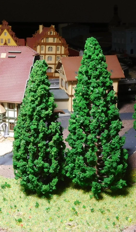 10 dunkelgrüne Tannen, Nadelbäume, je 5 Stück 130 mm und 150 mm hoch - Bild 3 von 4