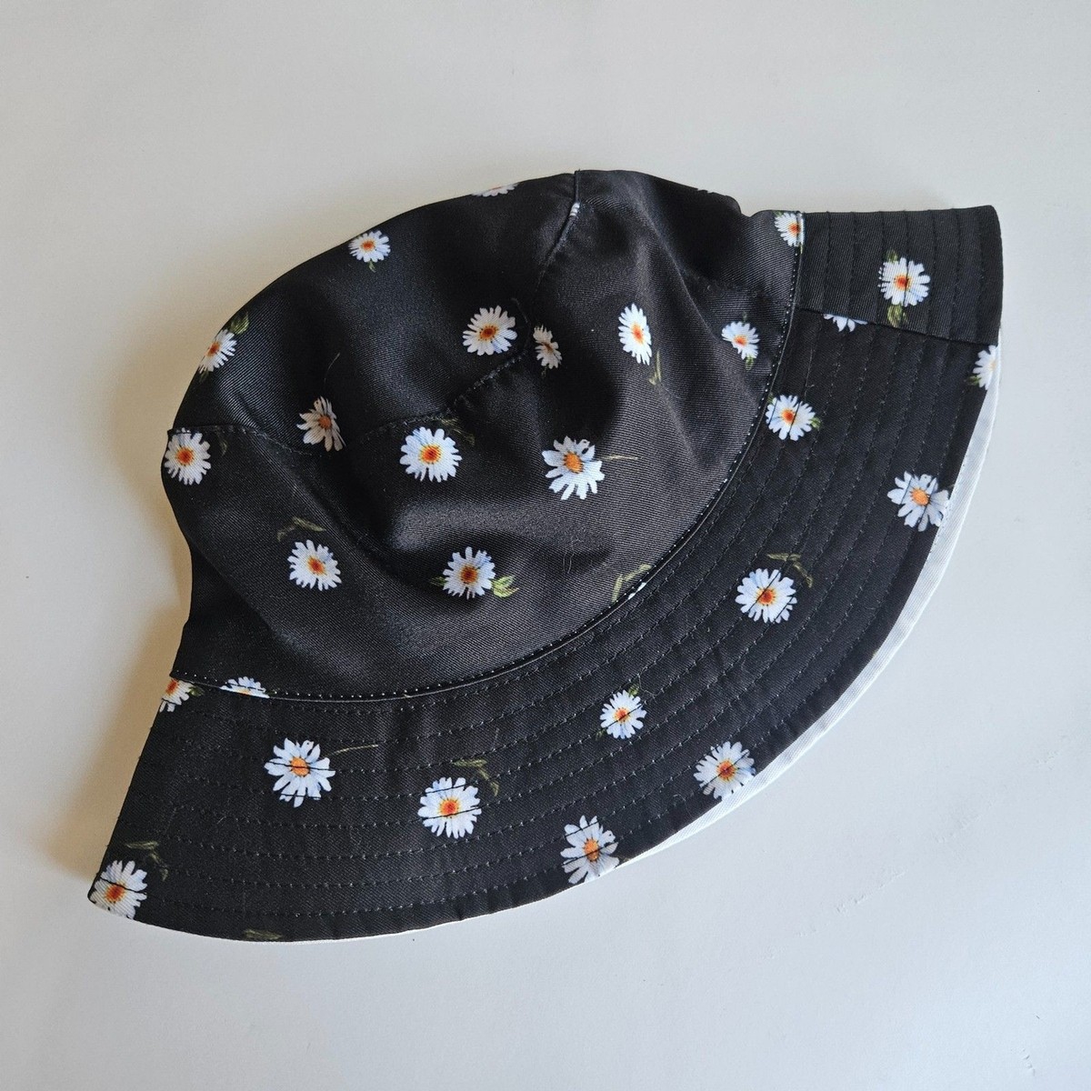 Alice & Olivia Reversible Bucket Hat alice and olivia Flower Pattern Solid White | Mercari main image 2