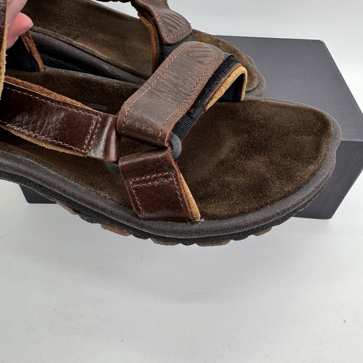 Teva Sandals Men 10 Brown Leather Hiking Sport Comfort  display picture 3
