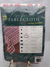 Bed Bath and Beyond 68 x 84 Oval Country Christmas Tablecloth NEW