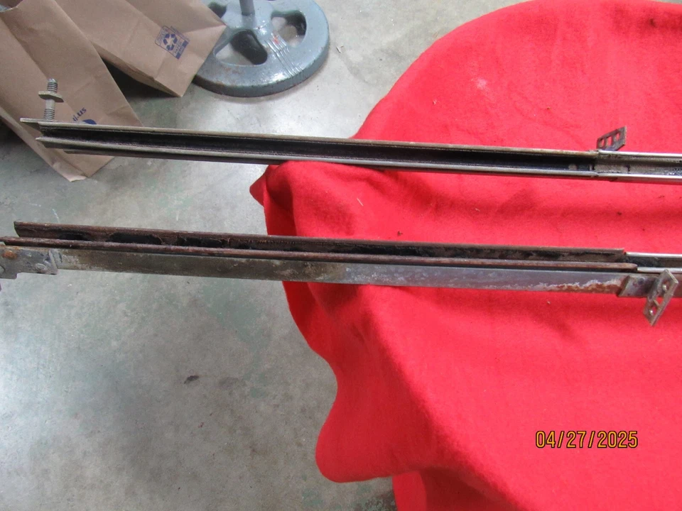 Pontiac 1948 rayas plateadas ventana puerta delantera - divisor de ventilación Rh-Lh Foto 2 de 4