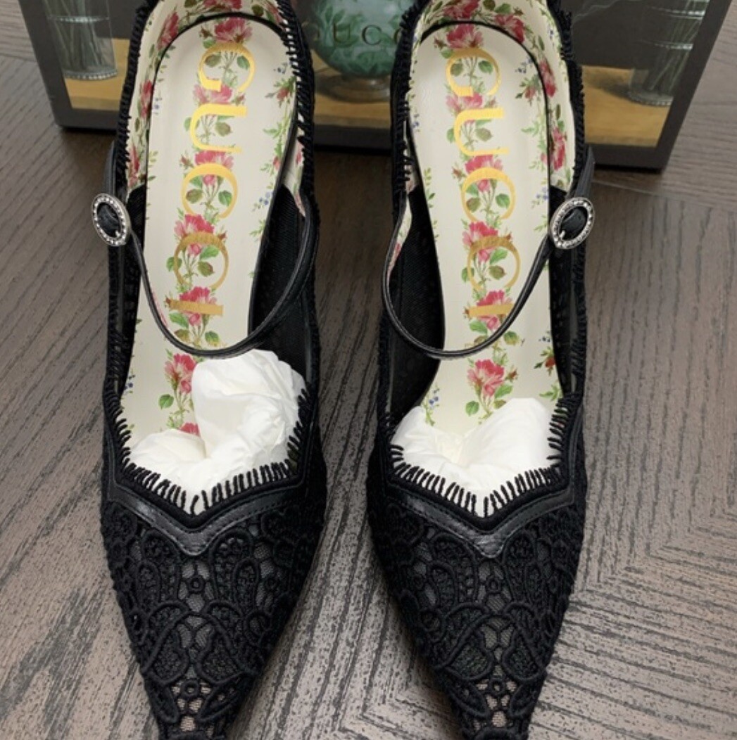 Gucci Virginia Crystal Black Floral Lace Mary Jane Heel Pumps Size