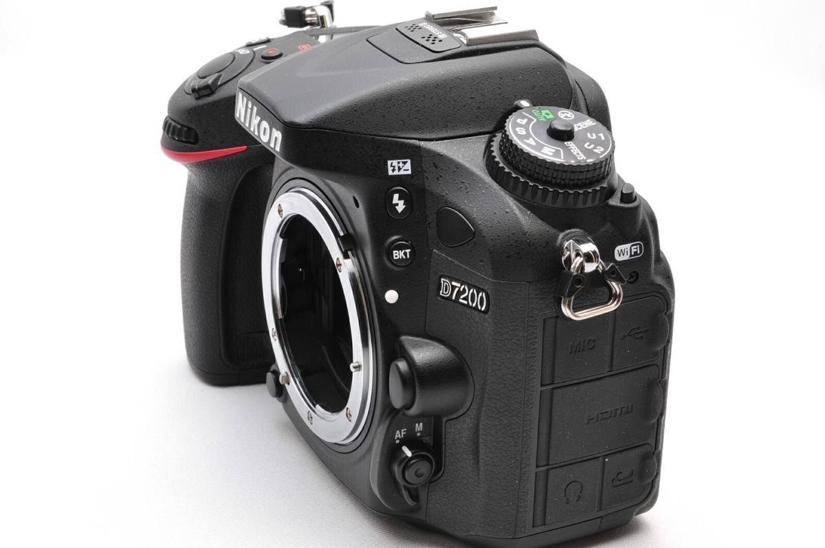 Nikon D7200 double zoom set in good condition with SD card 24.16